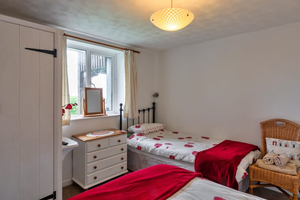 Romantic Lyme Regis Couple's Hideaway Cottage in England