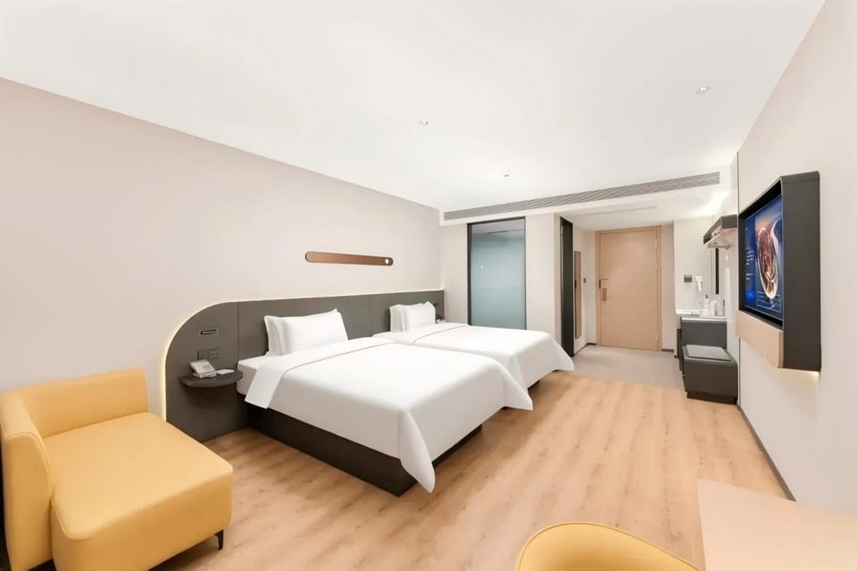 Standard Twin Room, City View | Desk, laptop workspace, WiFi (free), bed sheets