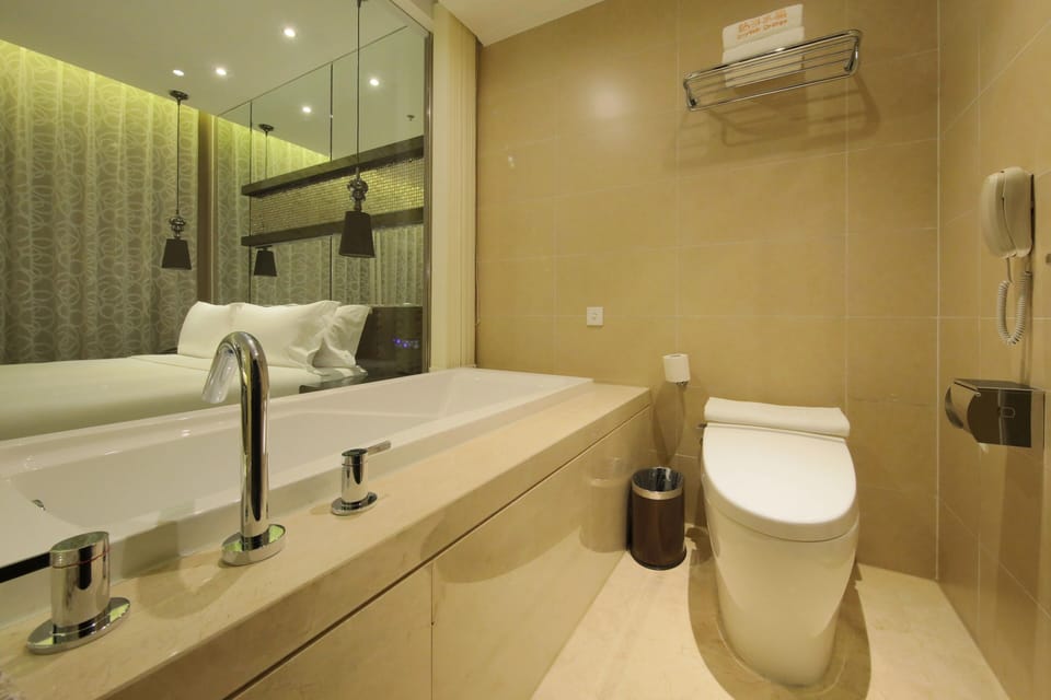 Standard Double Room | Bathroom | Hair dryer, bathrobes, slippers, towels
