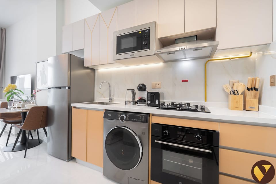 Elite Studio, Balcony, City View | Private kitchen | Electric kettle, toaster, highchair, freezer