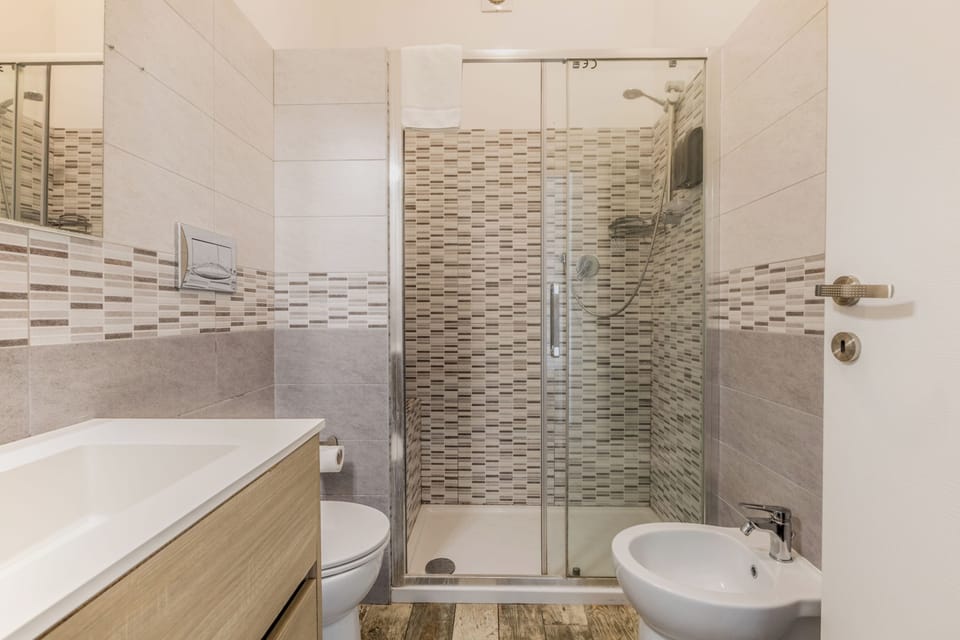 Double or Twin Room, Balcony | Bathroom