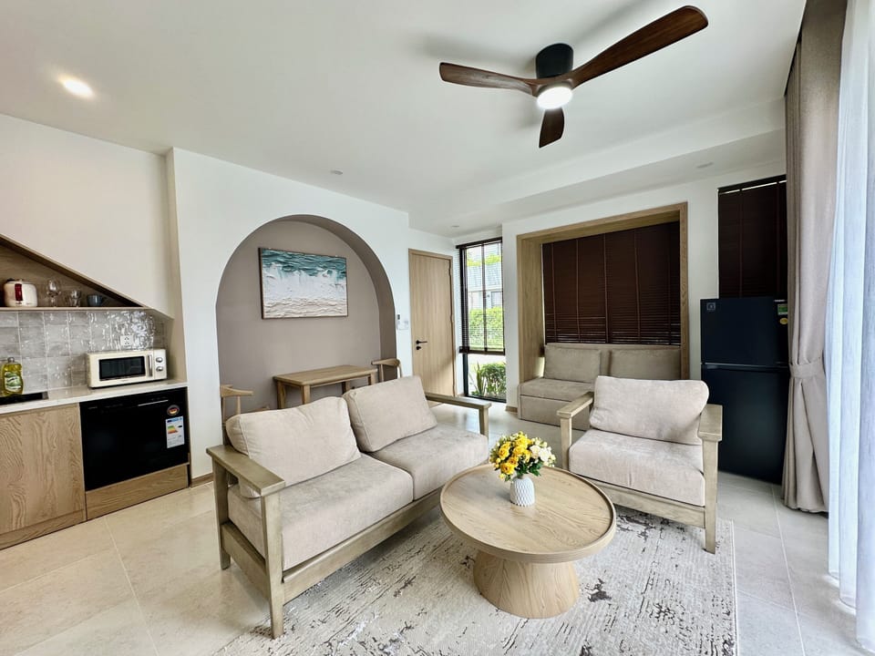 Family Villa, 1 Bedroom, Private Pool, Garden View | Living area