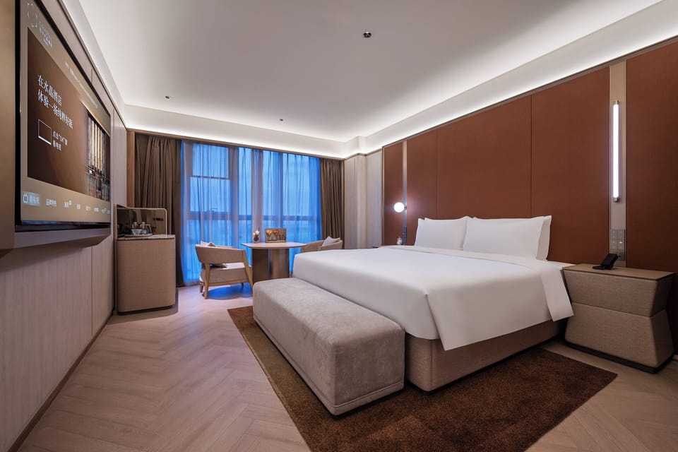 Luxury Suite | Down comforters, desk, laptop workspace, rollaway beds (surcharge)
