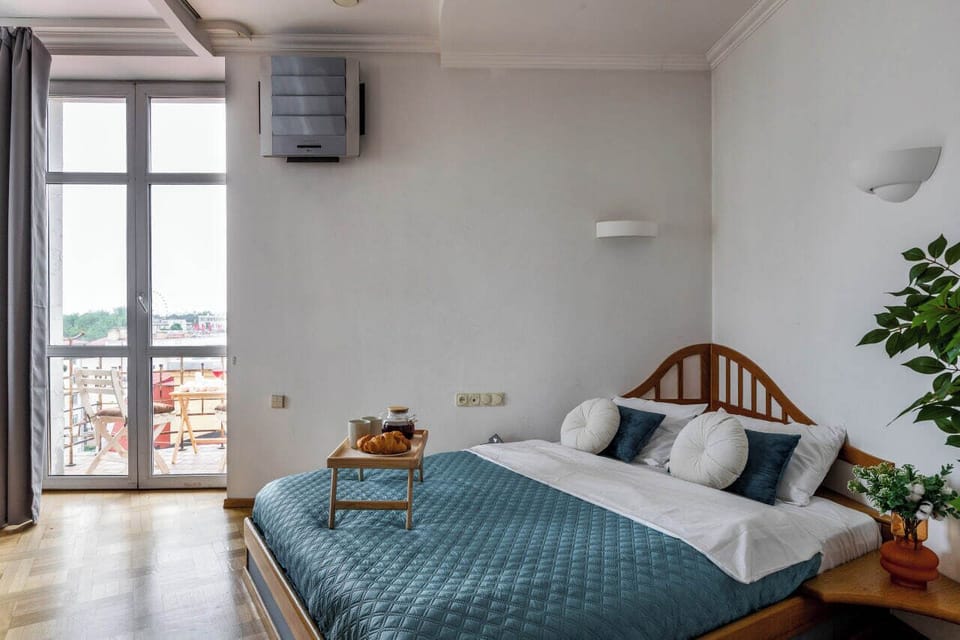 Premium Apartment, Balcony, City View | Hypo-allergenic bedding available, iron/ironing board, WiFi (free)