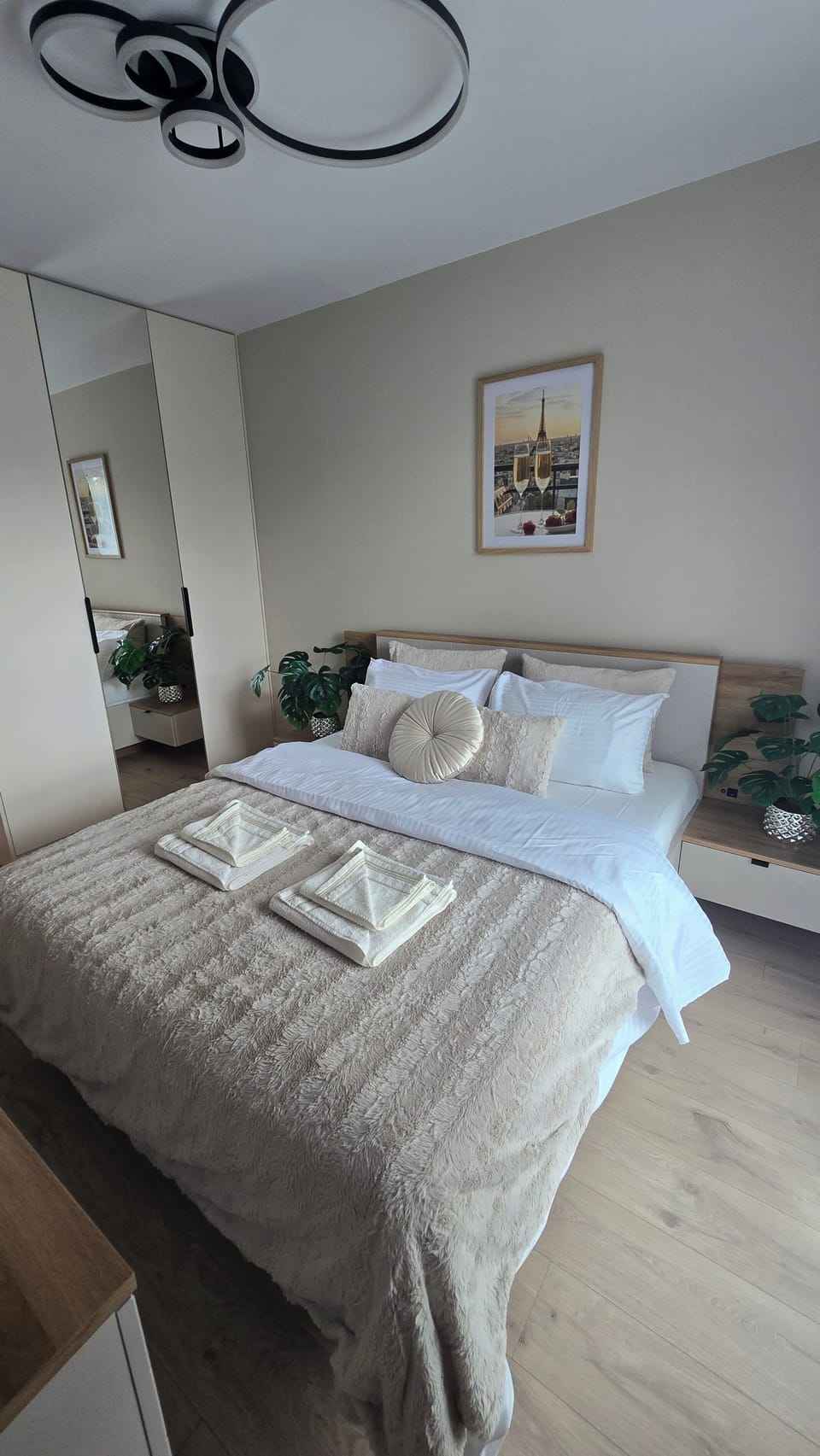 2 bedrooms, iron/ironing board, WiFi (free), bed sheets
