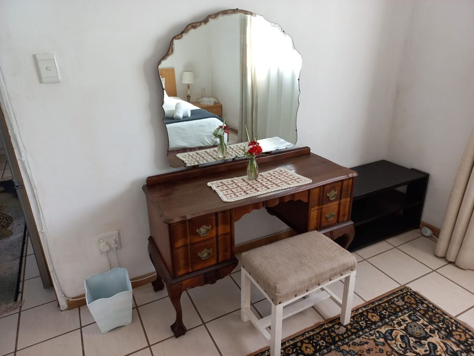 Standard Apartment, Patio, Canal View | WiFi (free)