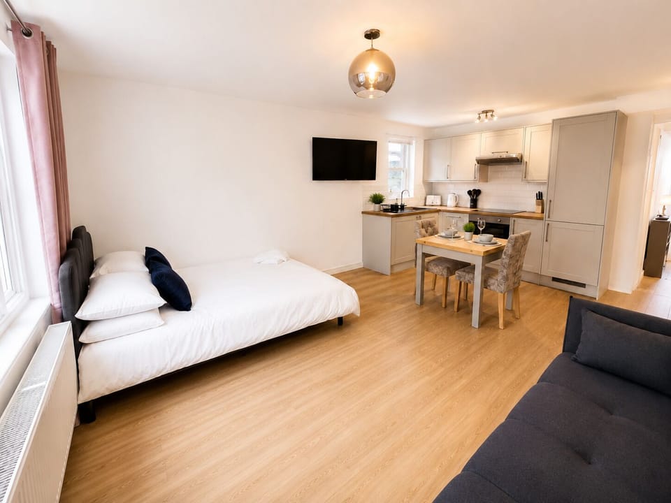 Comfort Studio | Blackout drapes, iron/ironing board, WiFi (free)