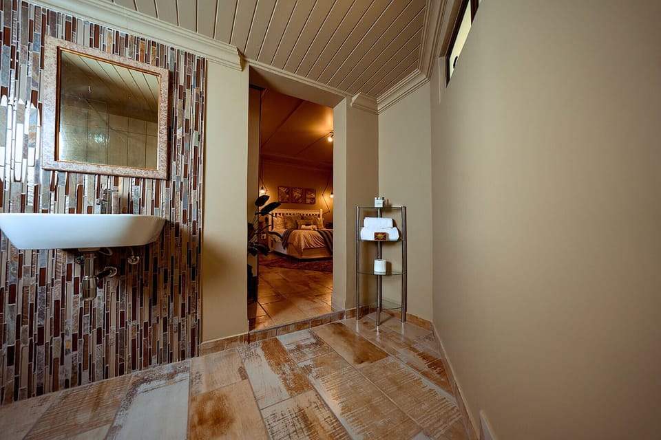 Luxury Double Room | Bathroom | Shower, free toiletries, towels, soap