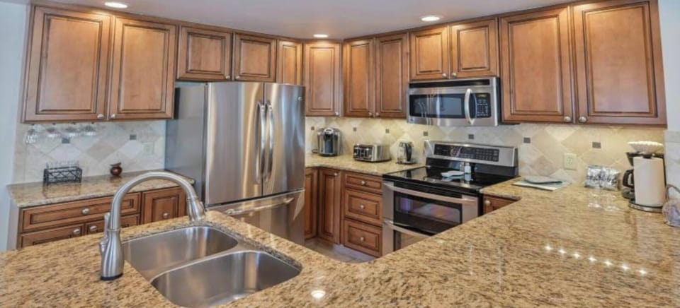Condo, 3 Bedrooms | Private kitchen | Coffee/tea maker, fridge, oven, toaster