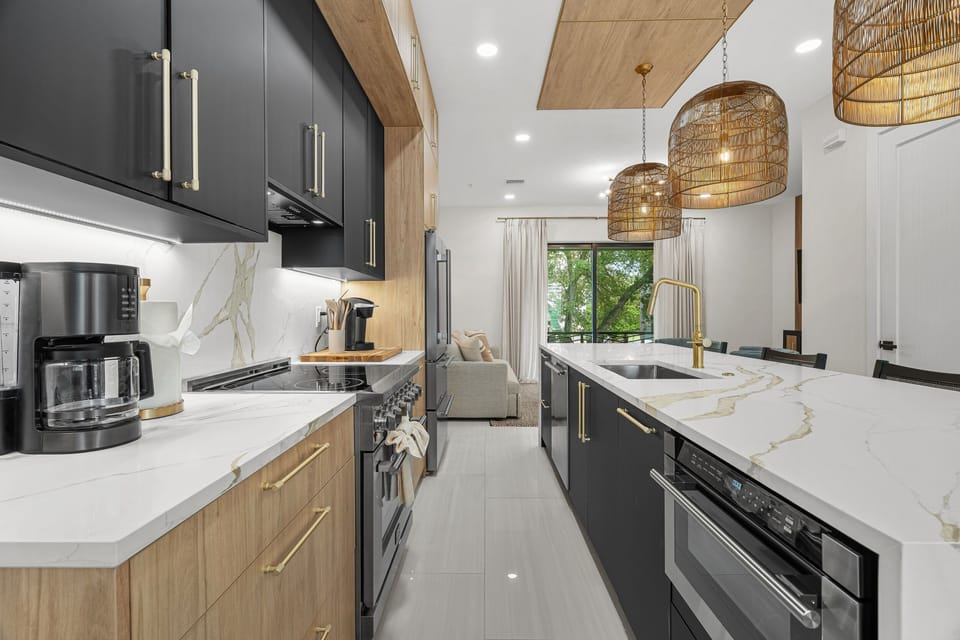 Townhome, 2 Bedrooms | Private kitchen | Coffee/tea maker, fridge, oven, toaster