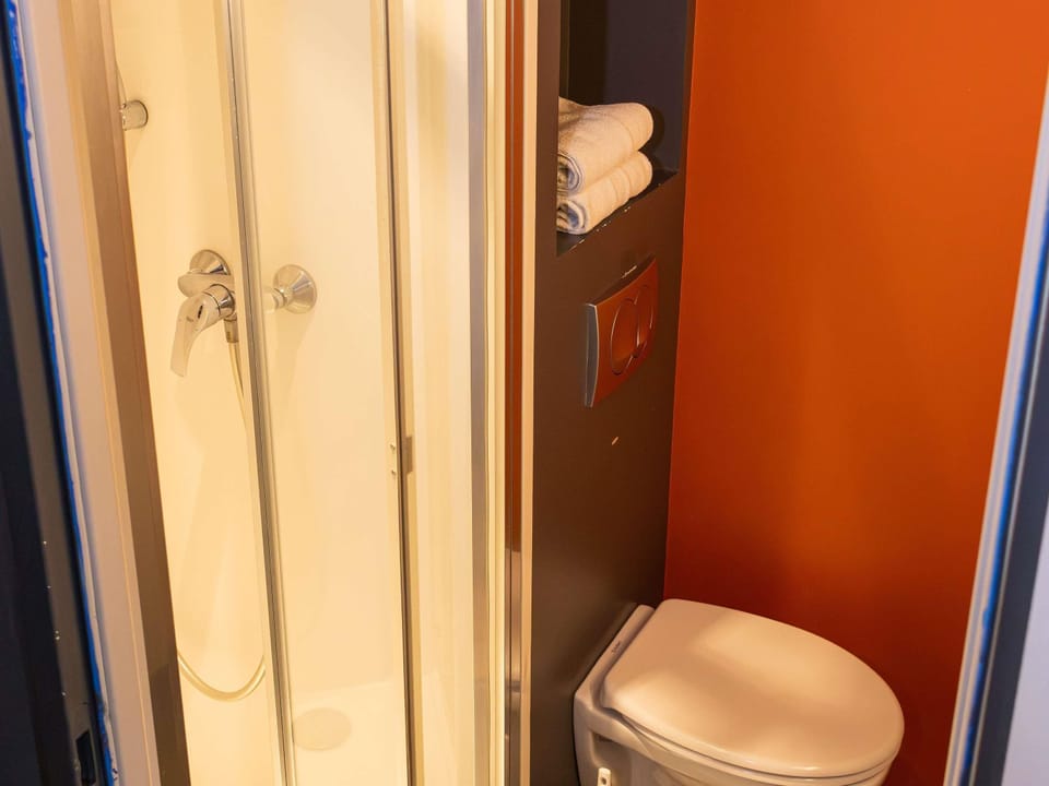 Room, 2 Twin Beds | Cribs (free), WiFi (free), bed sheets