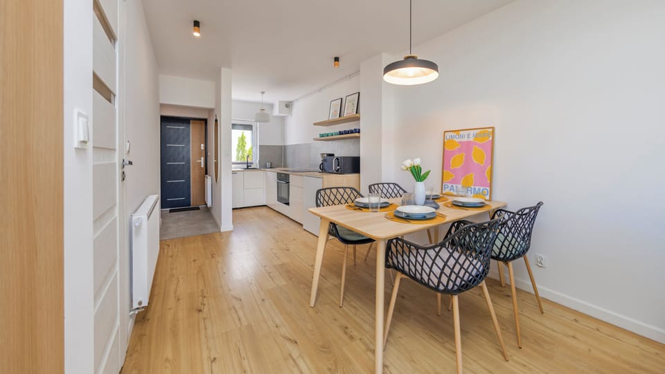 Apartment (1) | In-room dining