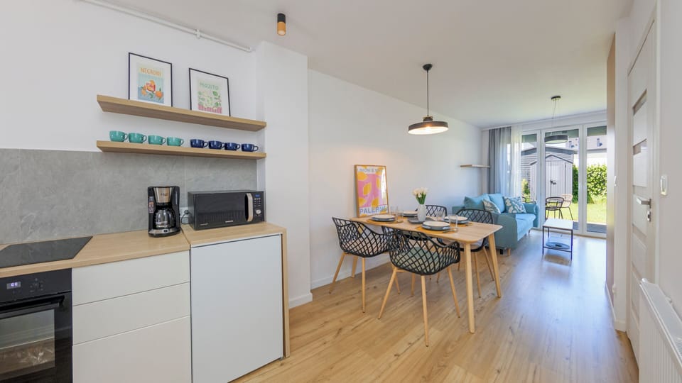 Apartment (1) | Private kitchen | Fridge, stovetop, electric kettle, cookware/dishes/utensils