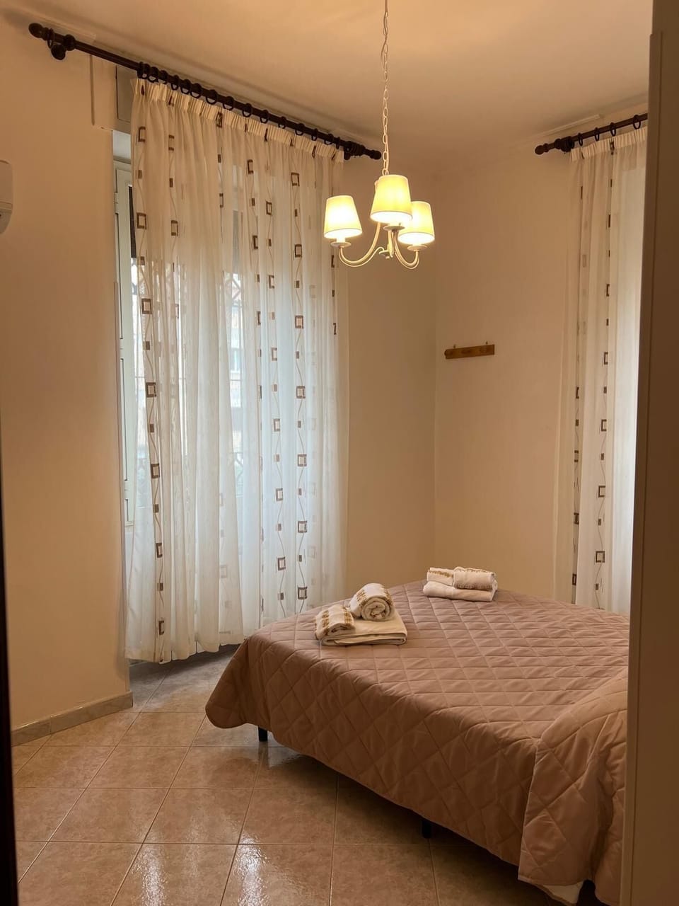 Single Room | Desk, iron/ironing board, WiFi (free)
