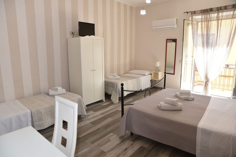 Quadruple Room, Balcony, Courtyard View | WiFi (free)
