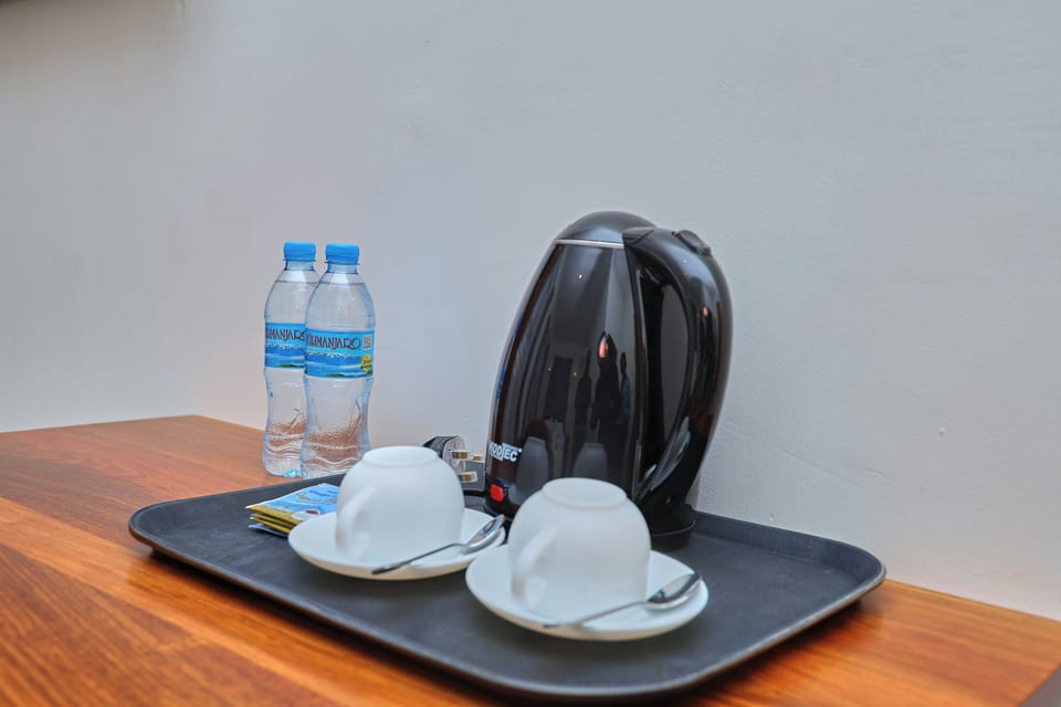 Classic Twin Room, Mountain View | Coffee and/or coffee maker
