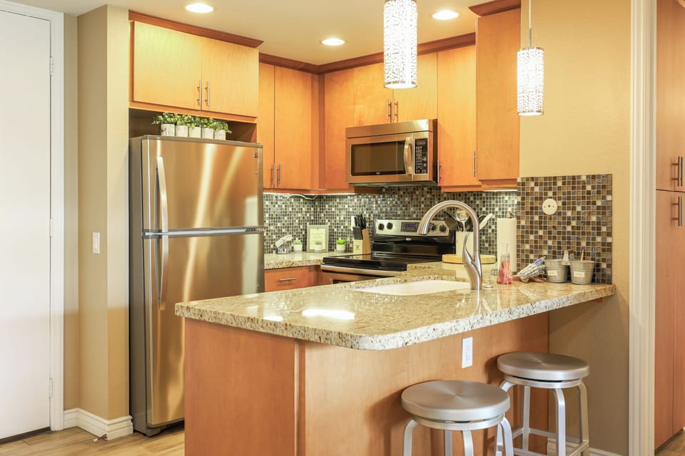 Condo, 1 King Bed with Sofa bed (E200 Saphire Sands) | Private kitchen