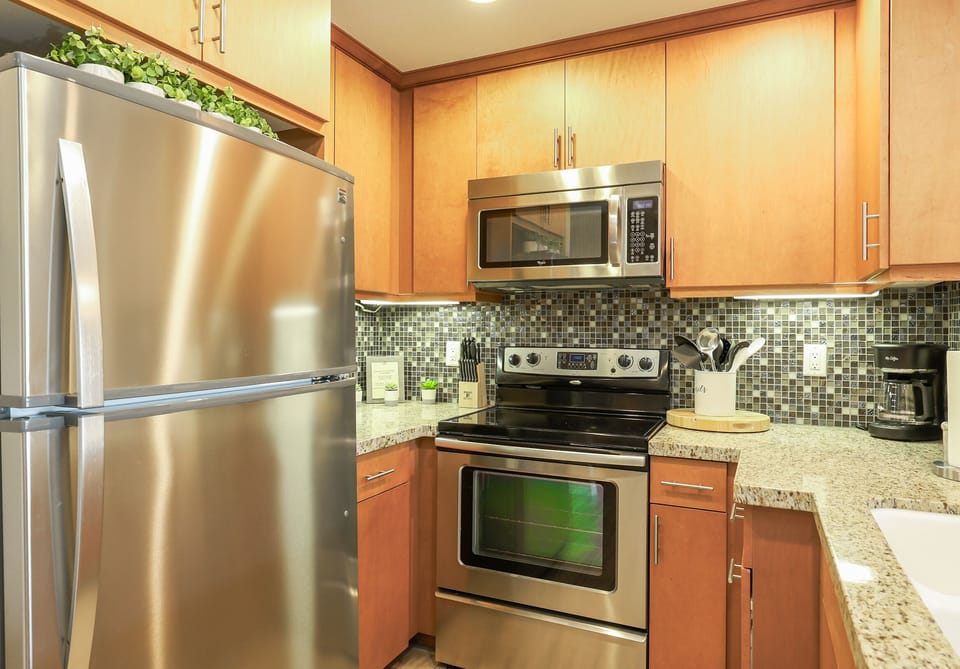 Condo, 1 King Bed with Sofa bed (E200 Saphire Sands) | Private kitchen