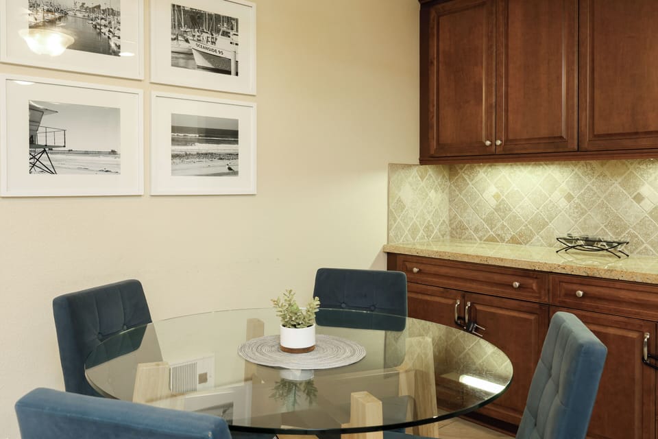 Condo, 1 King Bed with Sofa bed, Garden View (B111 Tropical Beach Retreat) | Dining
