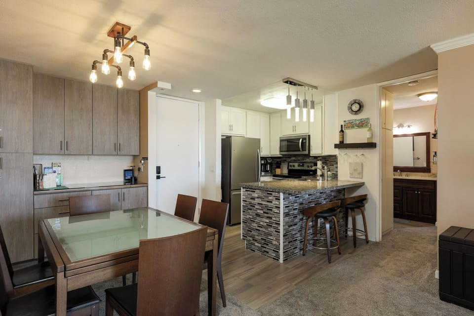 Condo, 1 King Bed with Sofa bed (G223 Harbor Horizon Retreat) | Dining