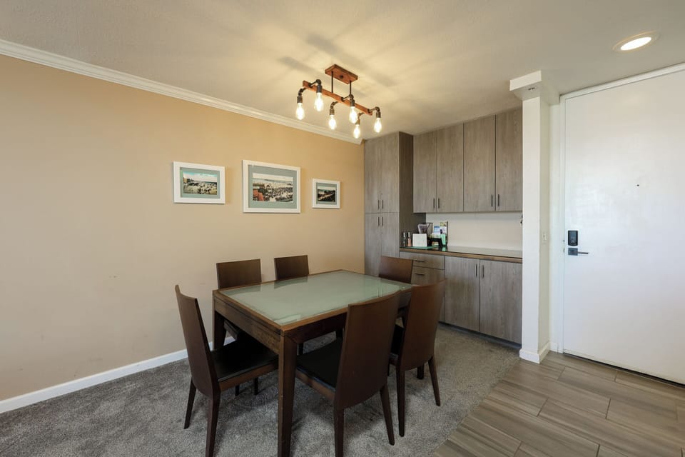 Condo, 1 King Bed with Sofa bed (G223 Harbor Horizon Retreat) | Dining