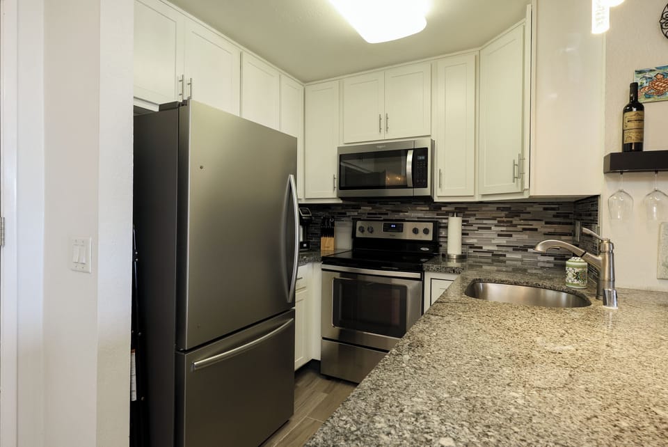 Condo, 1 King Bed with Sofa bed (G223 Harbor Horizon Retreat) | Private kitchen