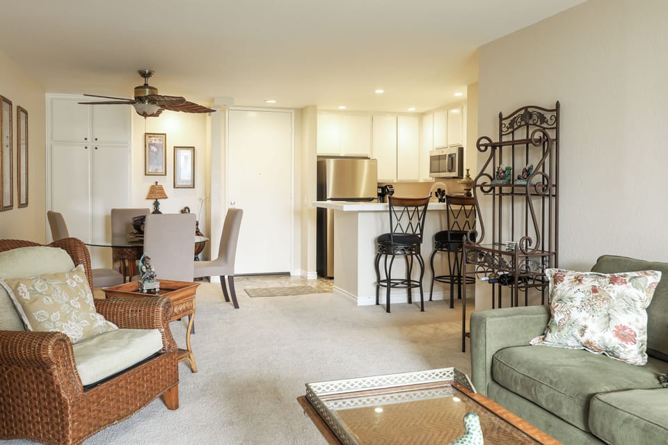 Condo, 1 Queen Bed with Sofa bed, Fireplace, Garden View (B213 Bahama Breezes) | Living area | Fireplace