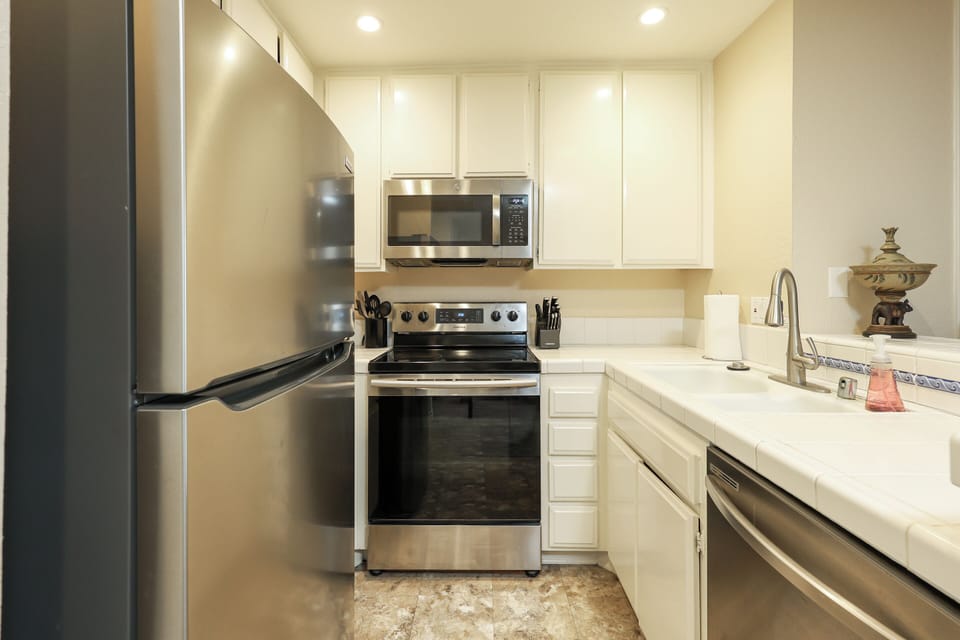 Condo, 1 Queen Bed with Sofa bed, Fireplace, Garden View (B213 Bahama Breezes) | Private kitchen