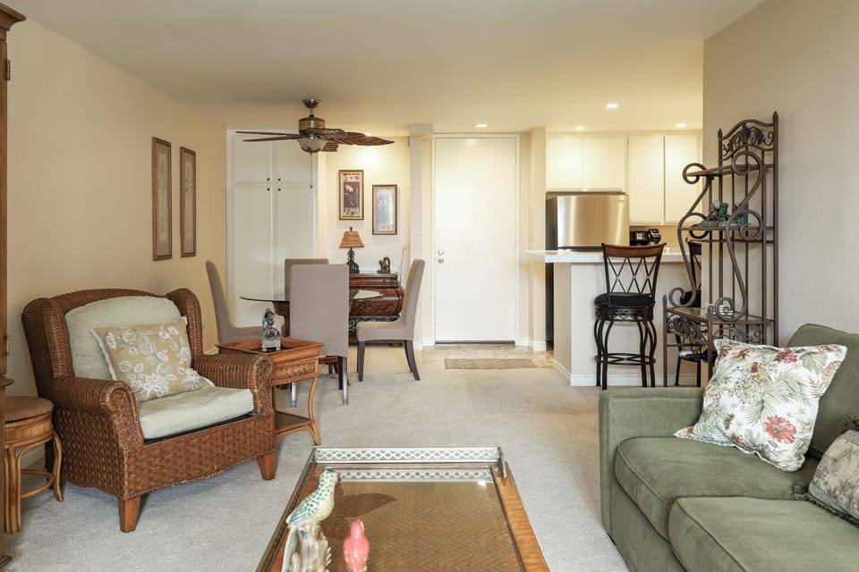 Condo, 1 Queen Bed with Sofa bed, Fireplace, Garden View (B213 Bahama Breezes) | Living area | Fireplace