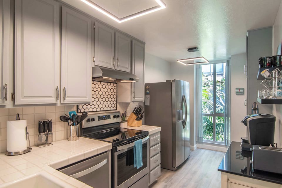 Condo, Multiple Beds (A16 The Blue Pearl) | Private kitchen