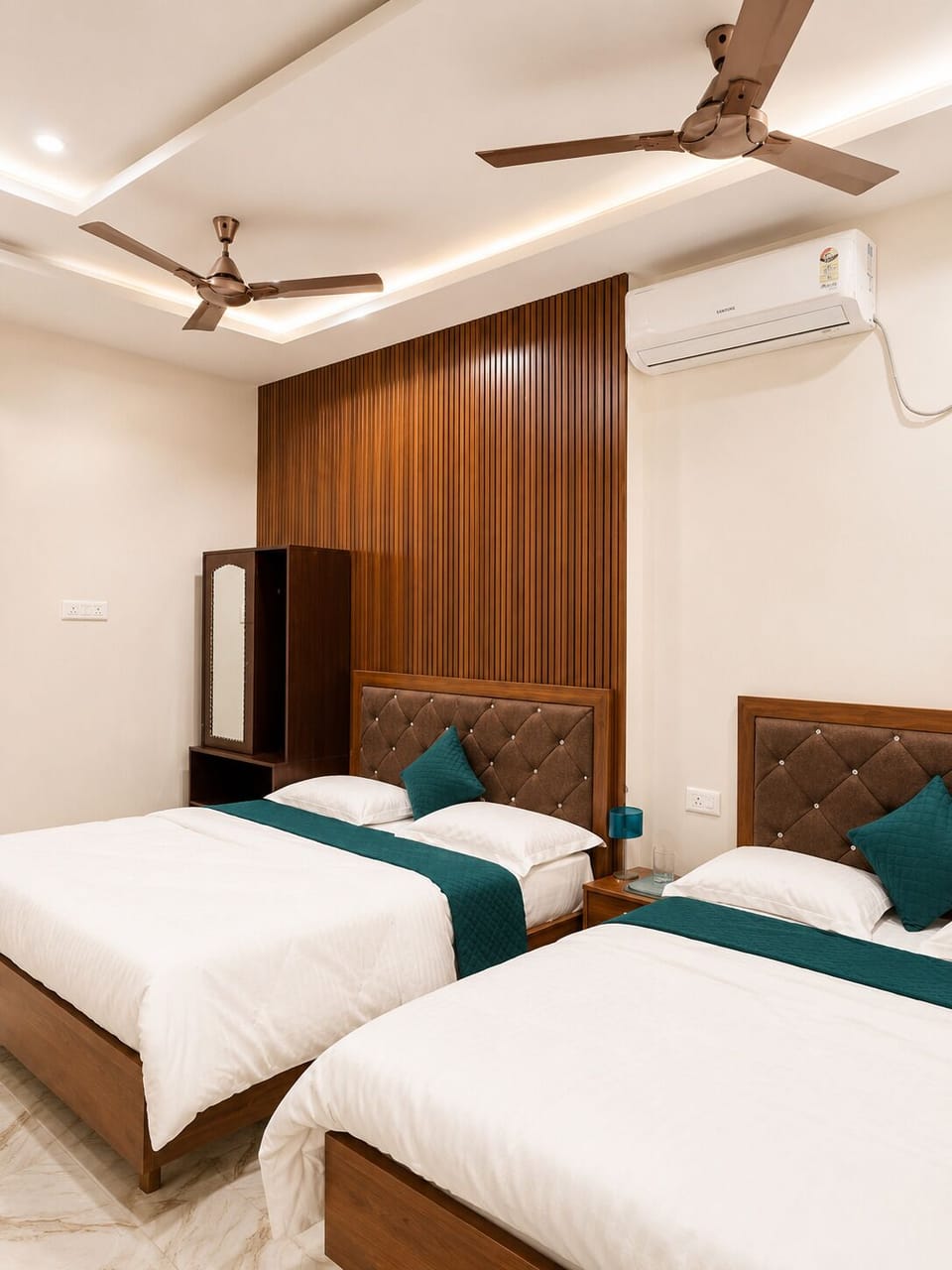 Luxury Triple Room, Balcony | Desk, laptop workspace, WiFi (free)