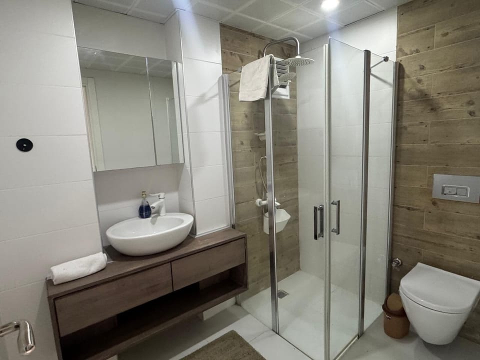Deluxe Villa | Bathroom