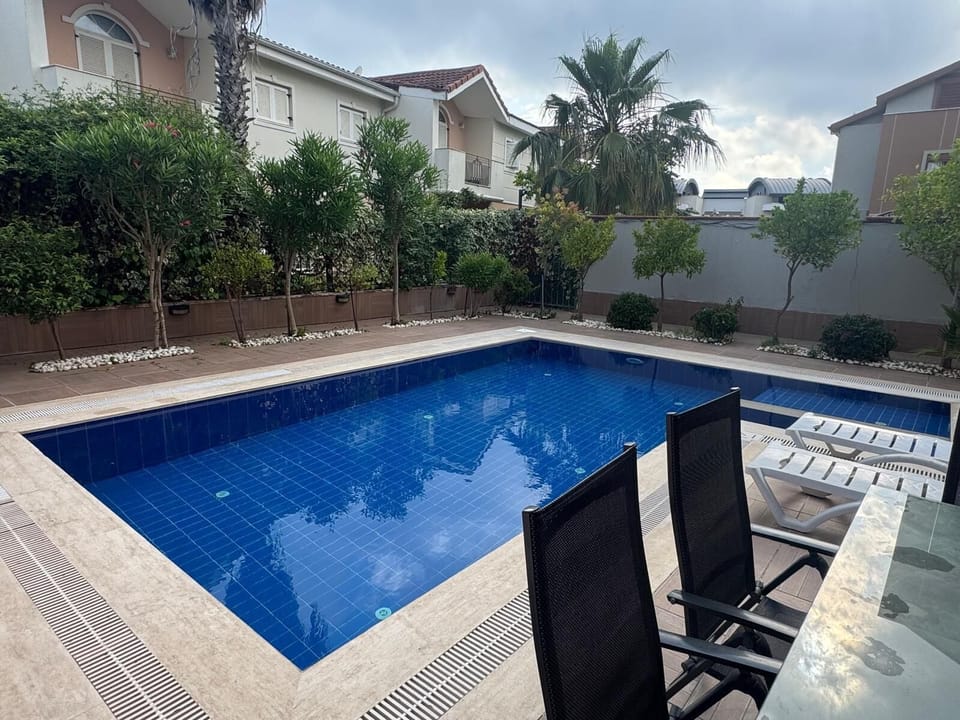 Deluxe Villa | Pool | Seasonal outdoor pool