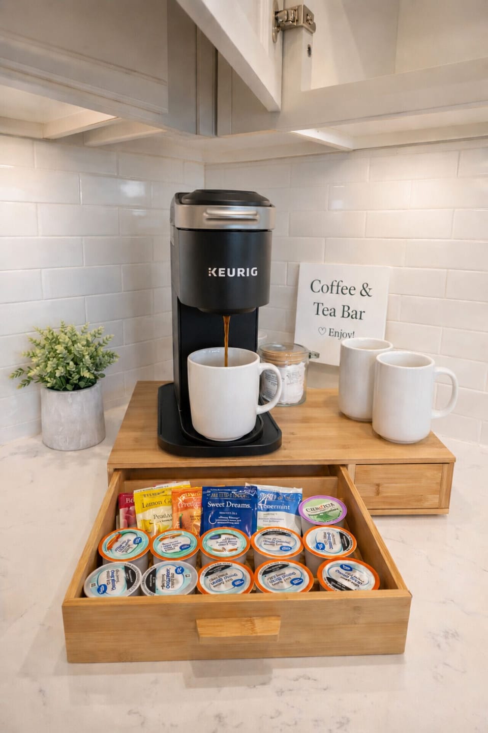 Apartment | Private kitchen | Toaster, blender, coffee grinder, mixer