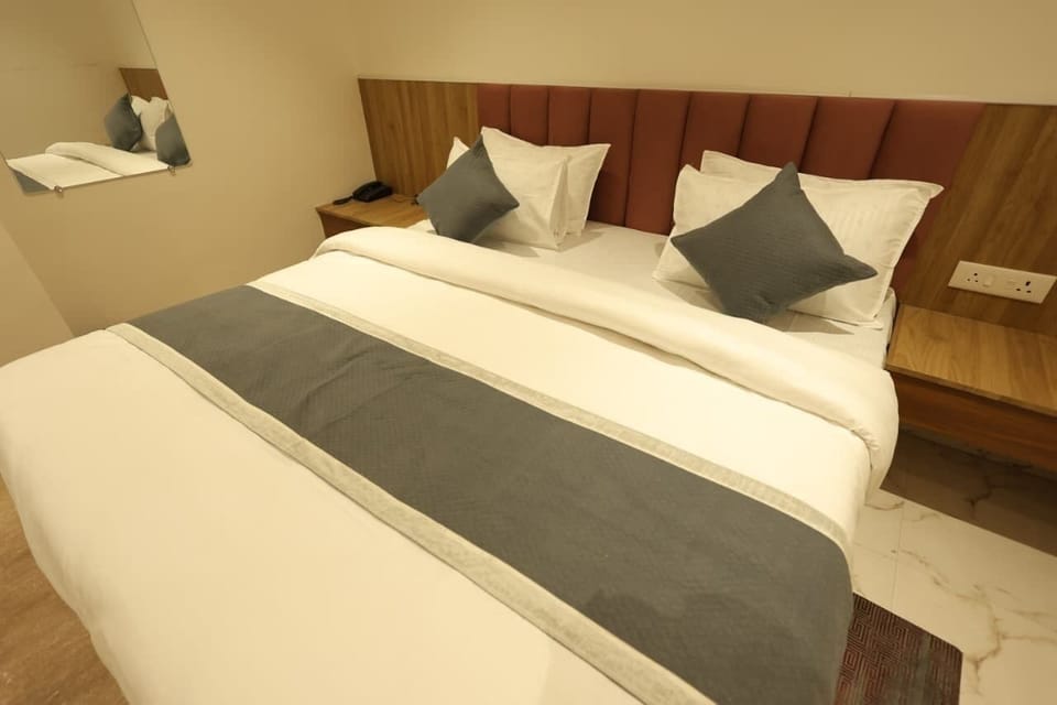 Deluxe Room, City View | WiFi (free)