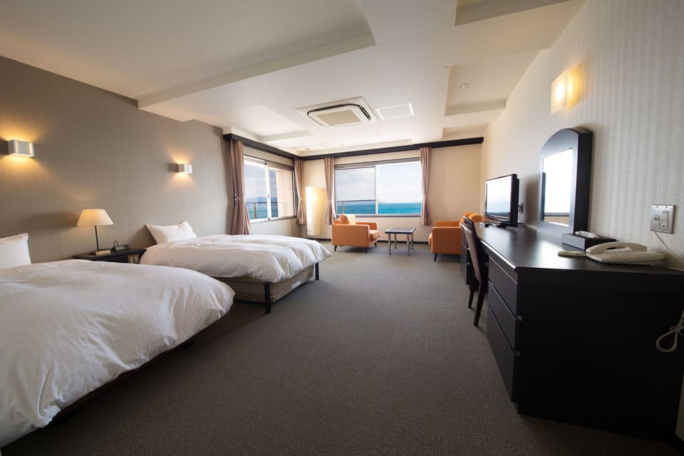 In-room safe, WiFi (free), bed sheets