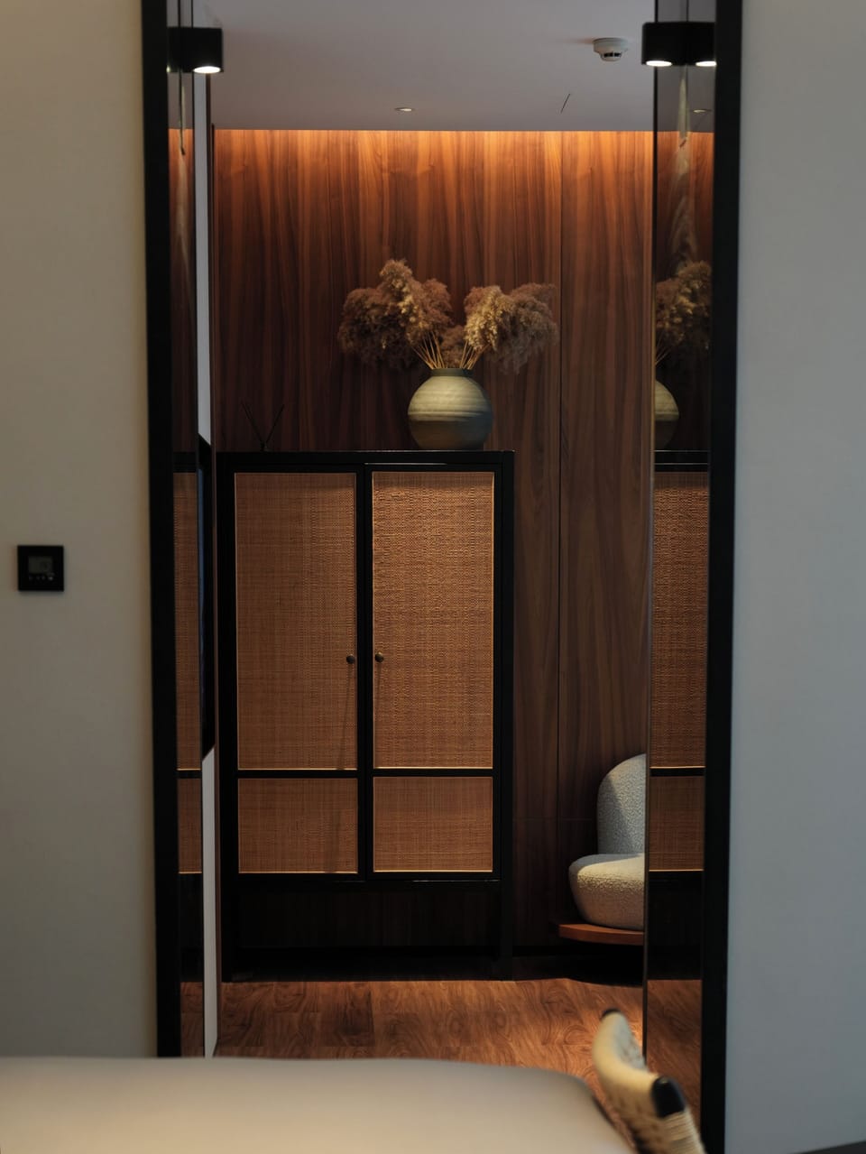 Traditional Suite | Minibar, blackout drapes, soundproofing, WiFi (free)