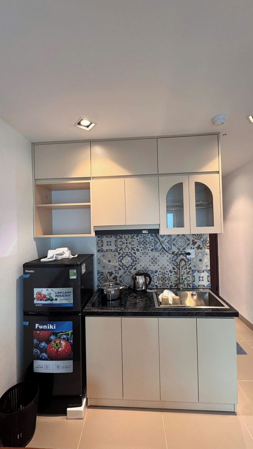 Basic Studio, City View | Private kitchen | Fridge, stovetop, cookware/dishes/utensils