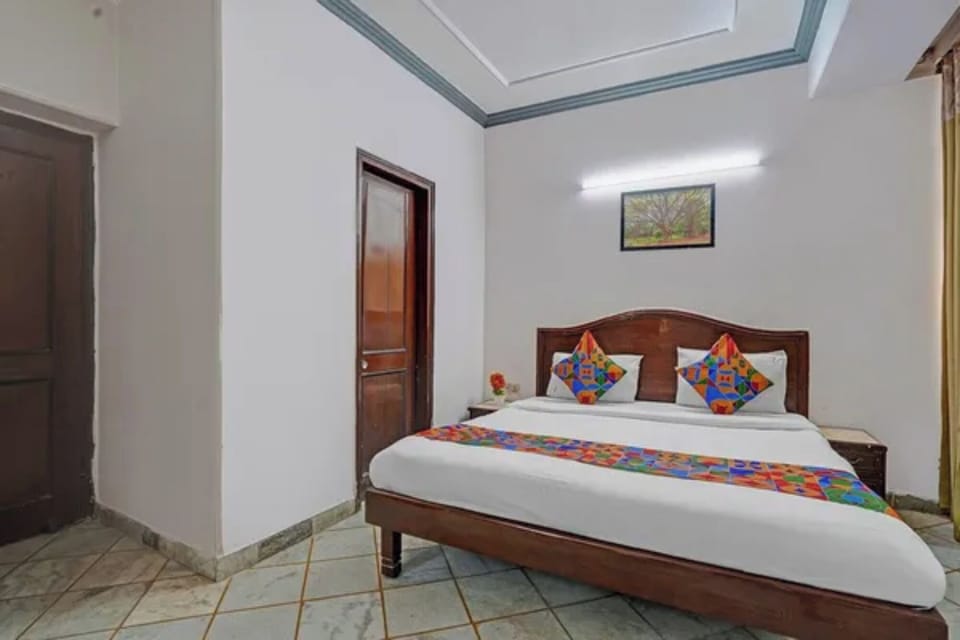 Egyptian cotton sheets, premium bedding, in-room safe, desk