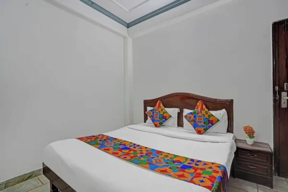 Deluxe Room | Egyptian cotton sheets, premium bedding, in-room safe, desk