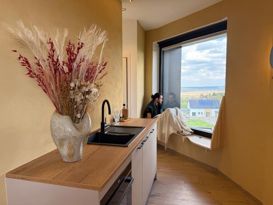 Deluxe Suite, Park View | Private kitchen