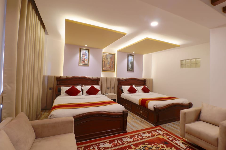 Family Quadruple Room | Desk, laptop workspace, WiFi (free)