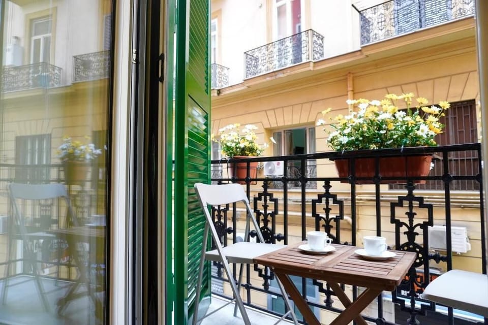 Classic Double Room, 1 King Bed, Balcony, City View | Outdoor dining