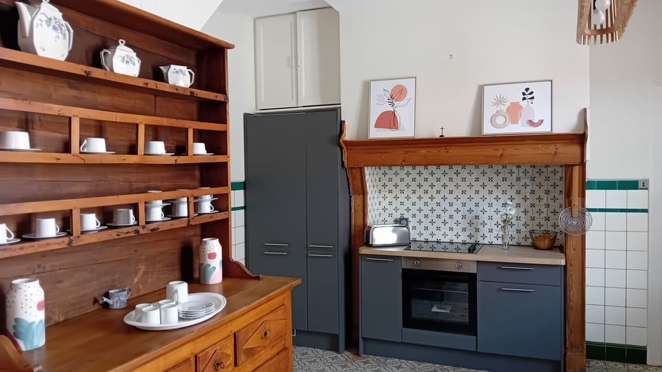 Refrigerator (on request), microwave (on request), oven, stovetop