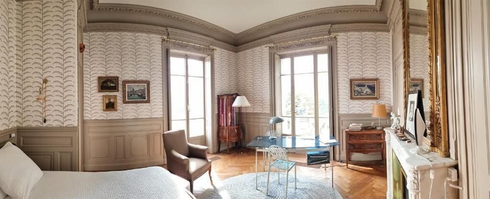 Chambre de Madame avec Terrasse privée | Blackout drapes, soundproofing, iron/ironing board (on request)
