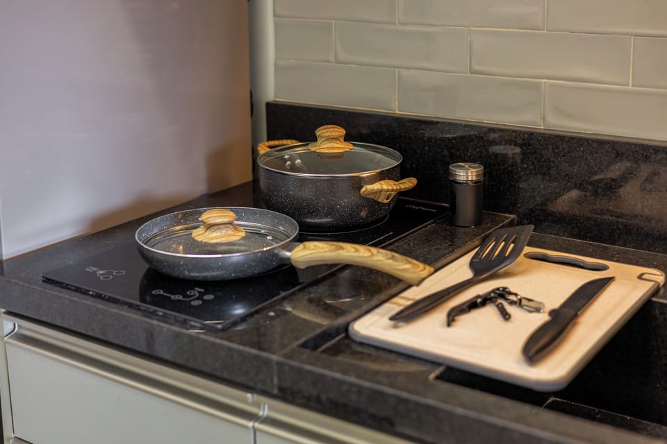 Comfort Apartment, 1 Queen Bed, Kitchen, City View | Private kitchen | Full-size fridge, microwave, stovetop, cookware/dishes/utensils