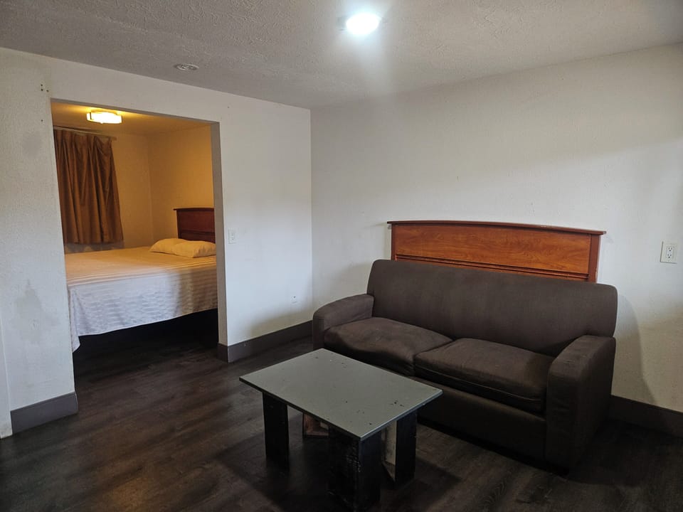 Basic Single Room | Interior