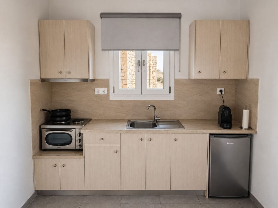 Luxury Studio, Sea View | Private kitchen | Espresso maker, coffee/tea maker, oven, stovetop