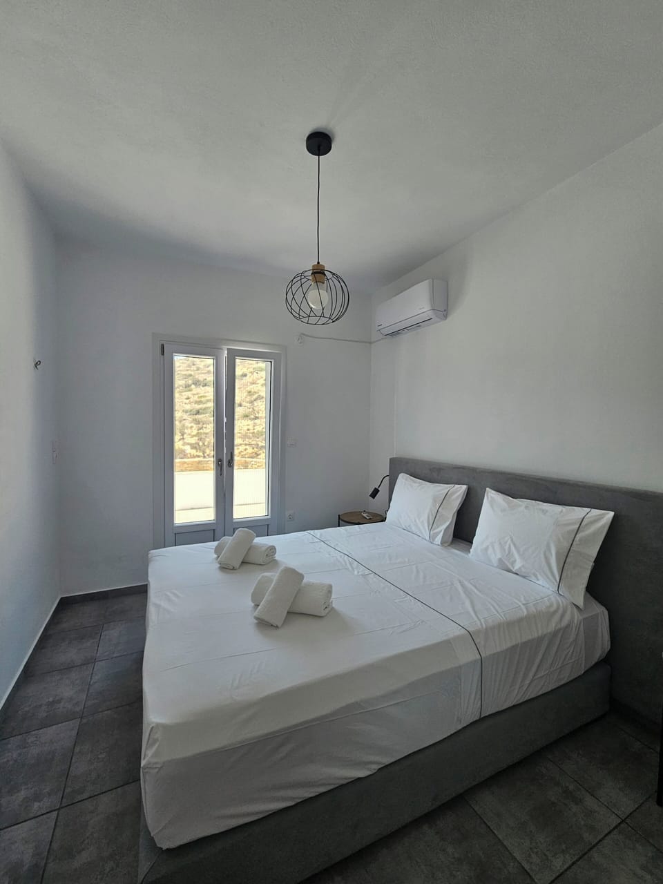 Frette Italian sheets, premium bedding, in-room safe, laptop workspace