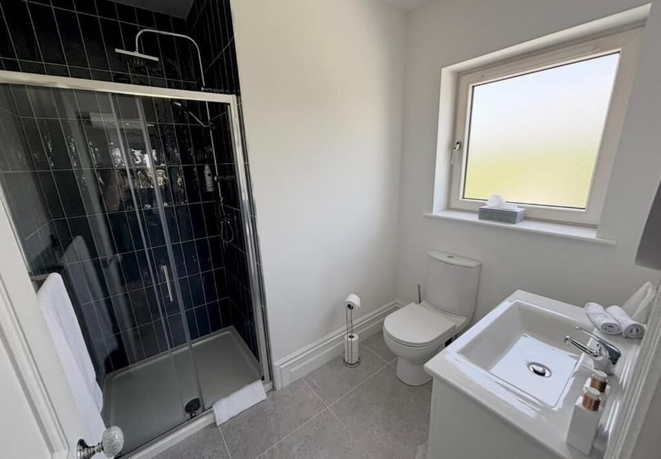 Superior Double Room | Bathroom | Shower
